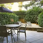 Beautiful Close To Private Parking *