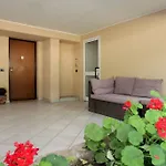 Apartment Beautiful Close To Private Parking