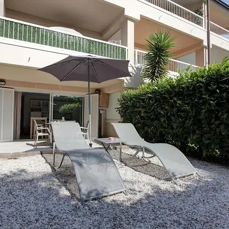 Beautiful Close To Private Parking *