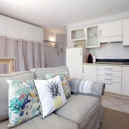 Apartment Beautiful Close To Private Parking