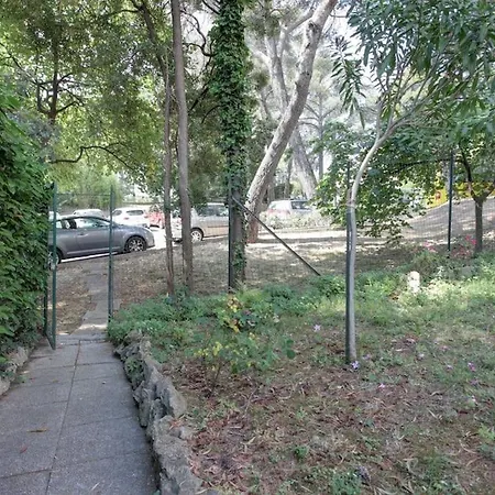 Apartment Beautiful Close To Private Parking