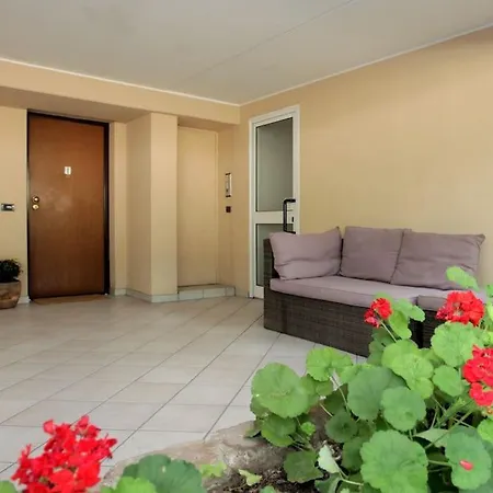 Apartment Beautiful Close To Private Parking